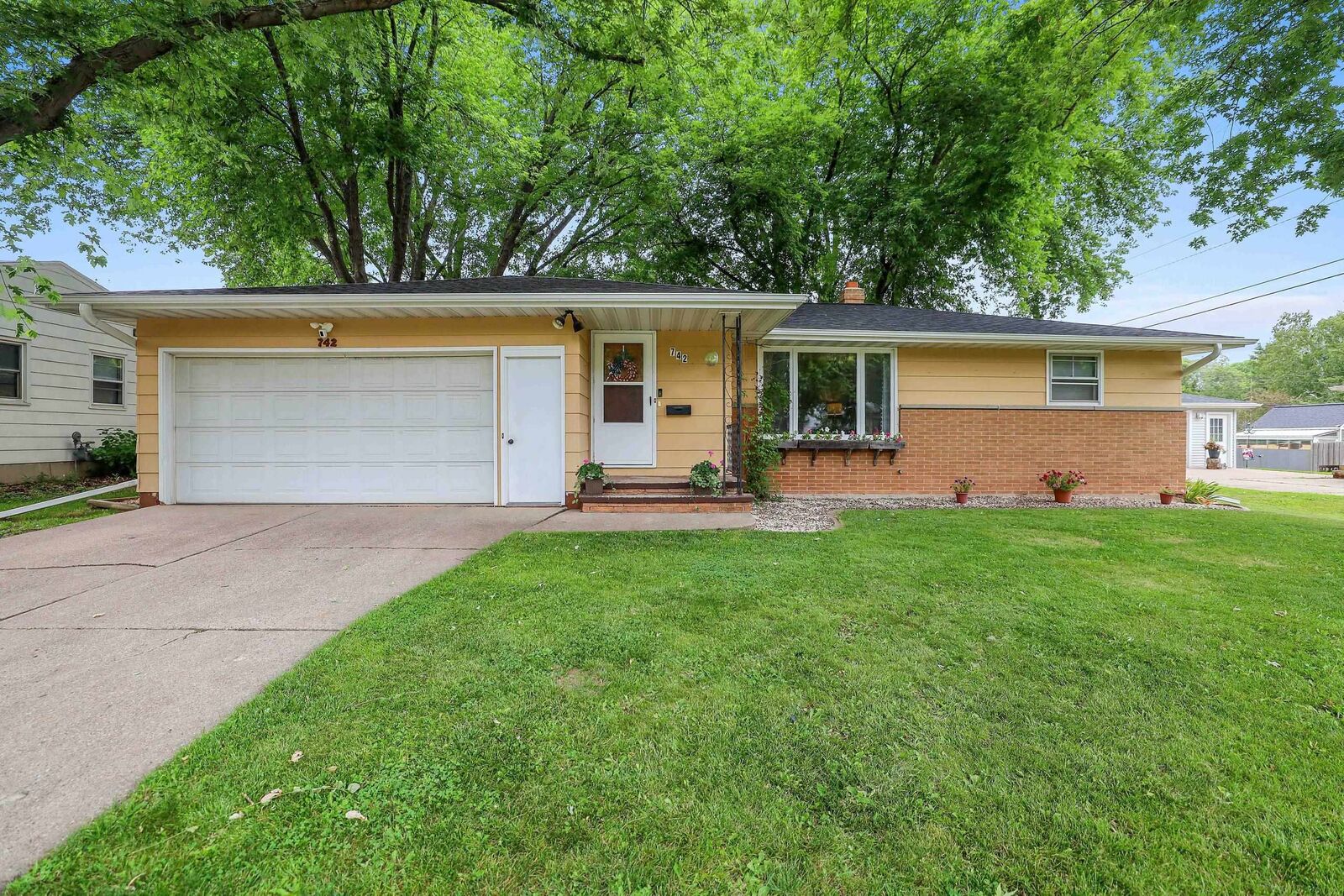 Property Photo:  742 Westwood Drive  WI 54115 