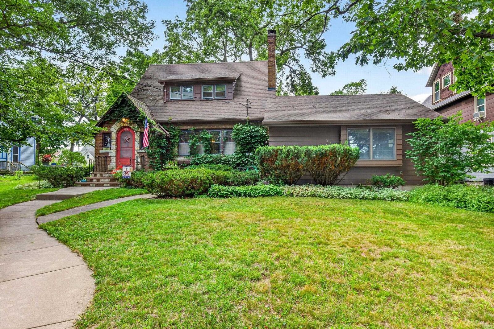 Property Photo:  817 Spring Street  WI 54130-2830 