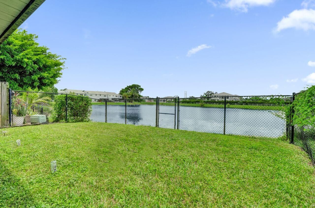 Property Photo: 4737 Grapevine Way FL 33331