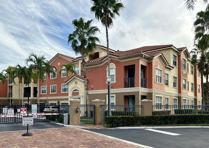 Property Photo: 4600 SW 160th Avenue 639 FL 33331