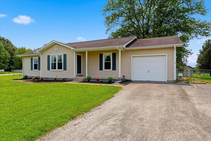 Property Photo:  43 Colin Powell Court  KY 42104 
