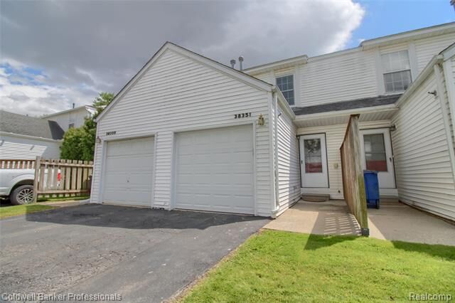 Property Photo:  38351 Warner Farms Drive S  MI 48185 