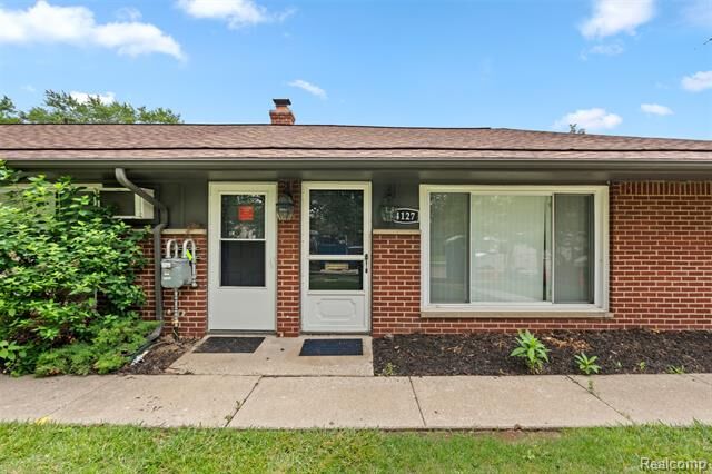 Property Photo: 4127 Kent Rd MI 48073