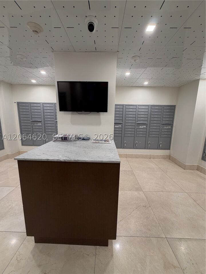 Property Photo: 540 Brickell Key Dr 617 FL 33131
