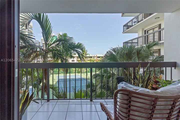 Property Photo:  2333 Brickell Ave 315  FL 33129 
