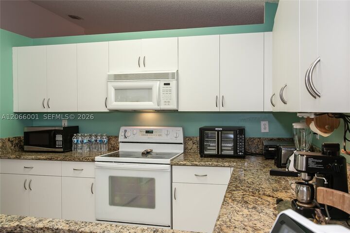 Property Photo:  474 SW 205th Ave  FL 33029 