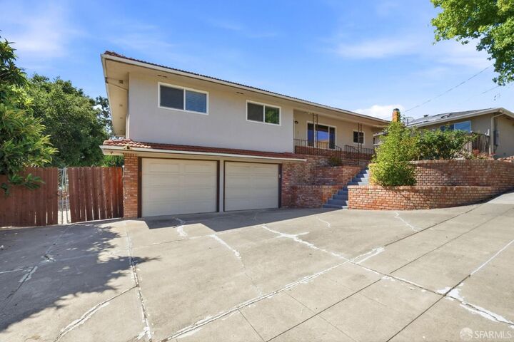Property Photo: 1138 Overlook Avenue CA 94542