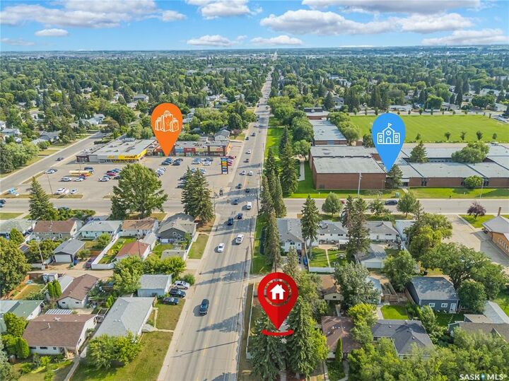 Property Photo:  928 1st Street E  SK S7H 1T3 