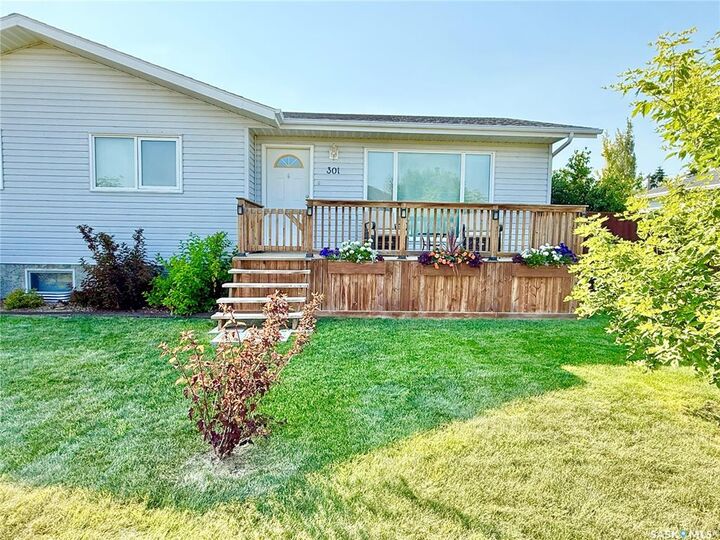 Property Photo: 301 Rosher Street SK S0K 0Z0