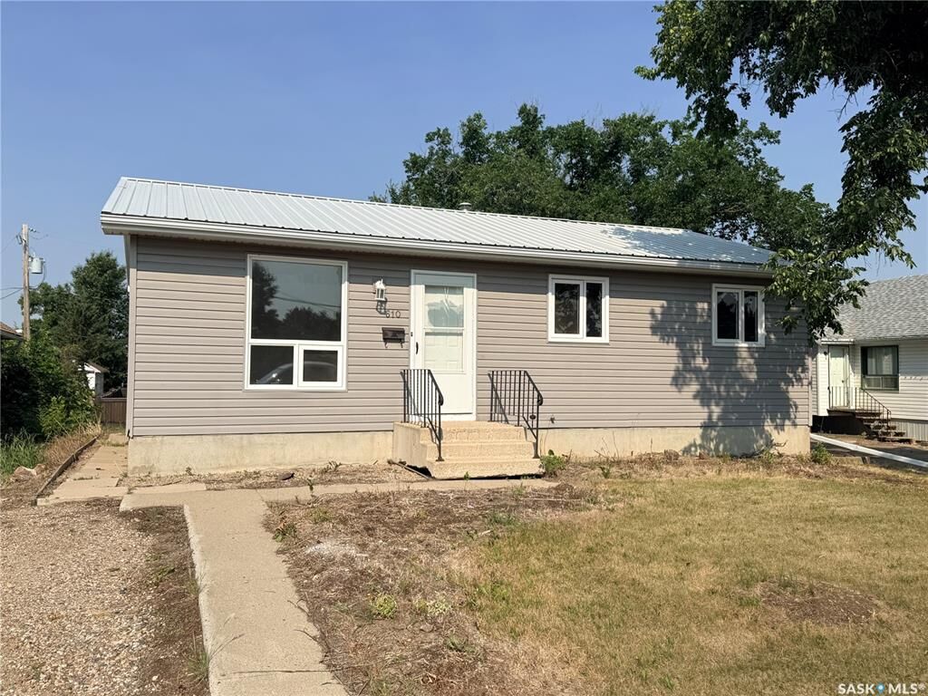 Property Photo:  610 3rd Street SW  SK S0L 1A0 