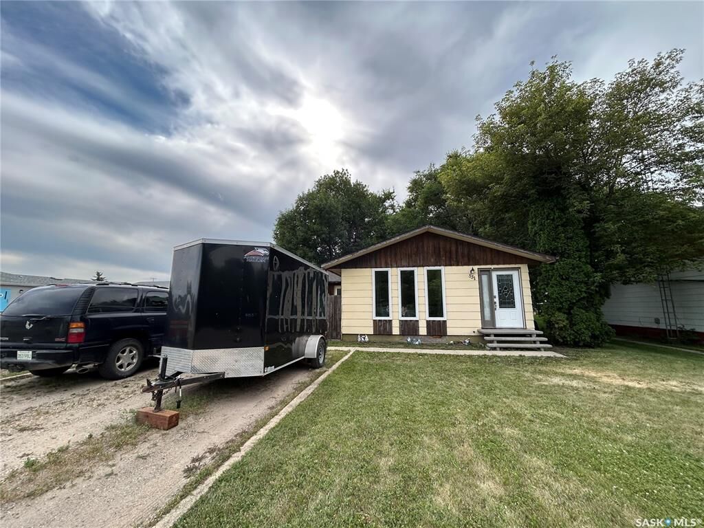 Property Photo:  531 6th Street  SK S0K 2A0 