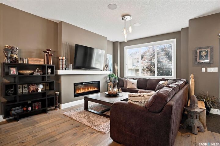 Property Photo:  5413 Green Silverberry Drive E  SK S4V 3M5 