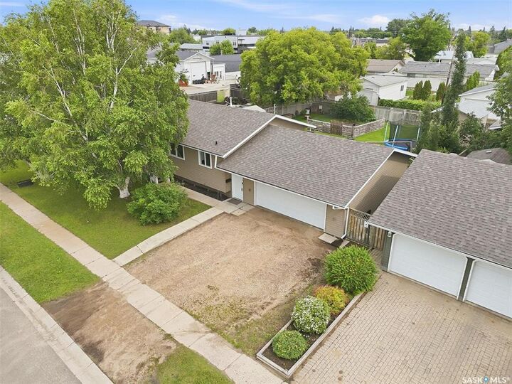 Property Photo:  418 North Railway Street  SK S0K 4S0 