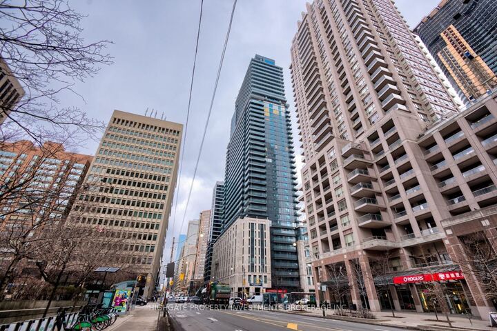 955 Bay Street 2711 — photo 1