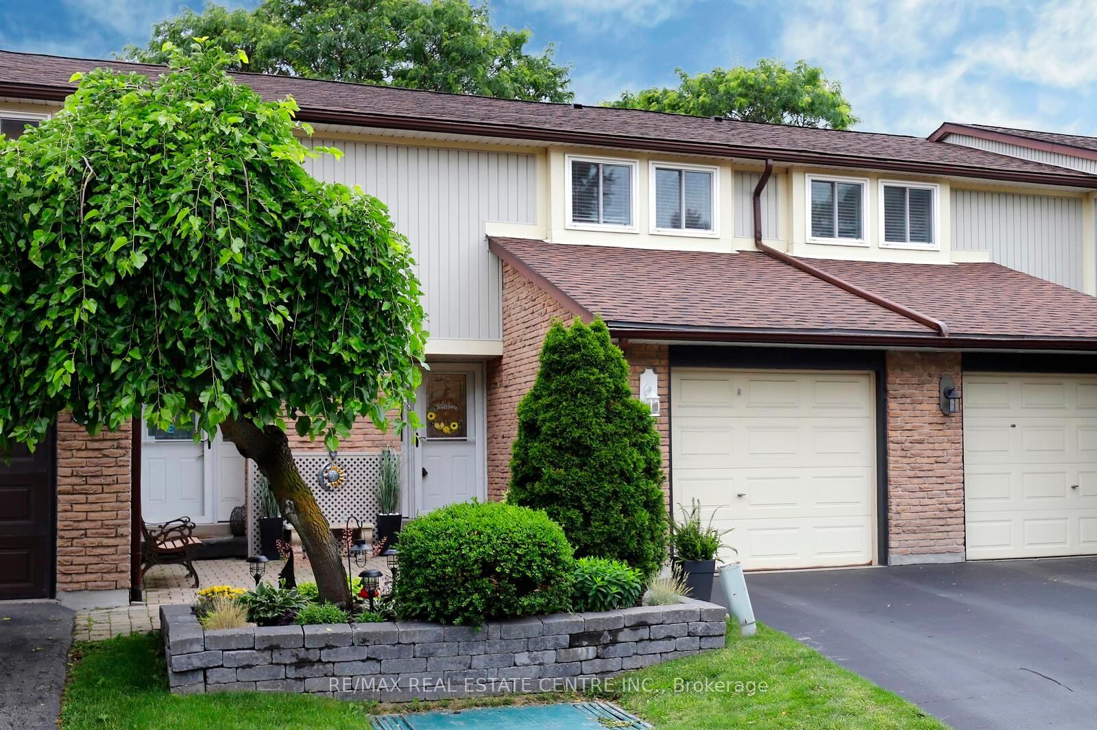 Property Photo:  341 Wilson Drive 3  ON L9T 3Y9 