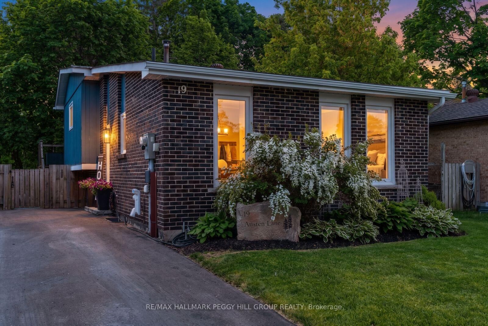 Property Photo: 19 Austen Lane ON L4N 4V4