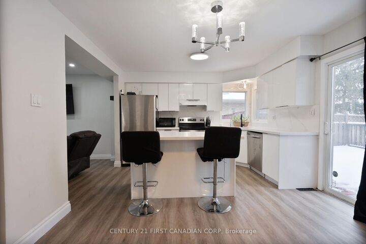 Property Photo:  345 Banbury Crescent  ON N5Z 4V1 