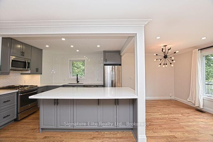 Property Photo:  25 Lyncroft Drive Main  ON M1E 1X6 