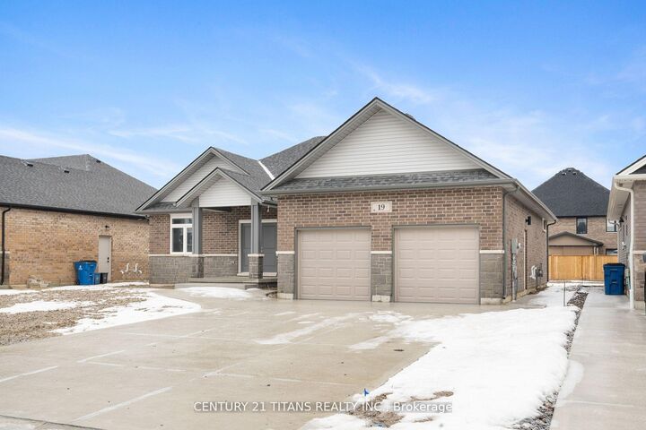 Property Photo:  19 Tracy Drive  ON N7M 6G2 