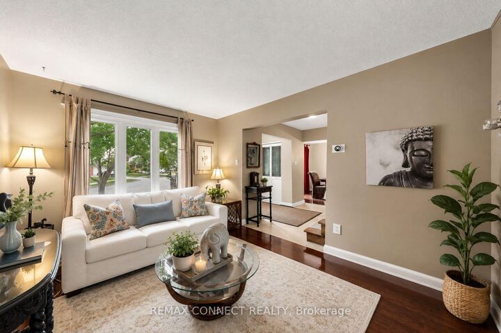 Property Photo: 15 Satchell Boulevard ON M1C 3B3