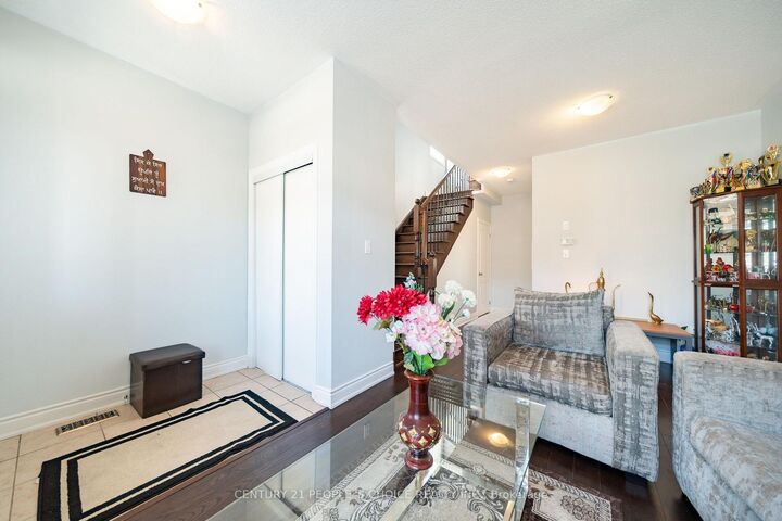 Property Photo:  86 Daden Oaks Drive  ON L6P 3R9 