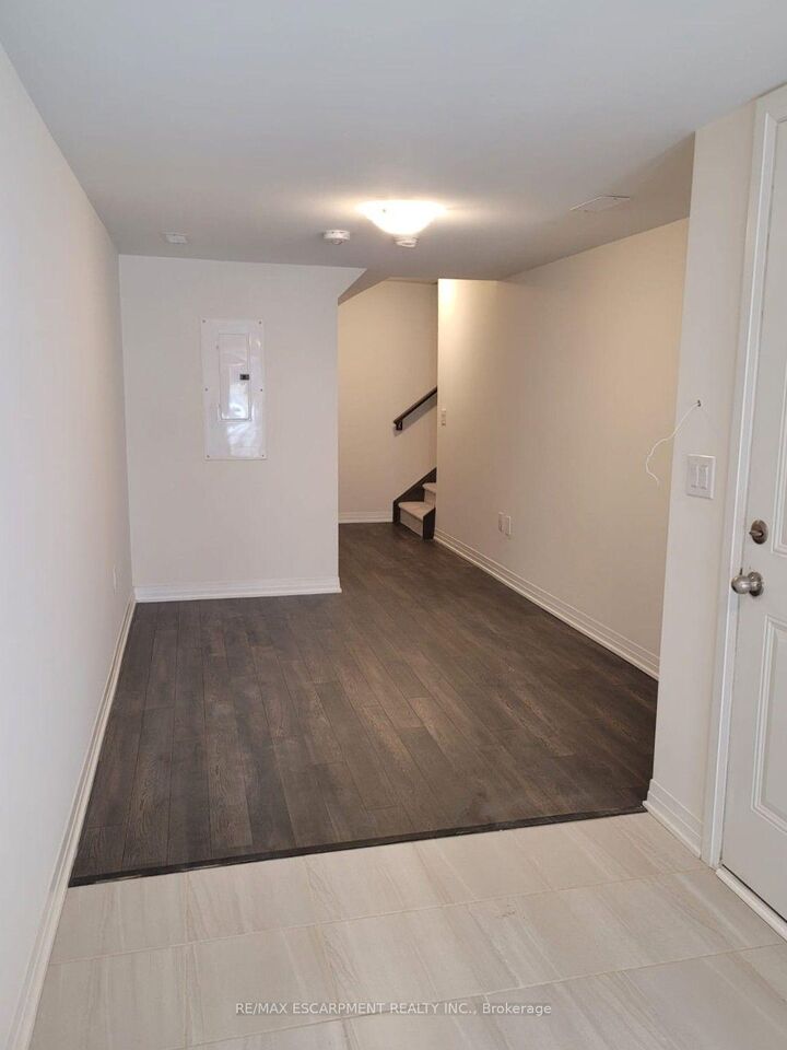Property Photo:  585 Colborne Street E 913  ON N3S 0K4 