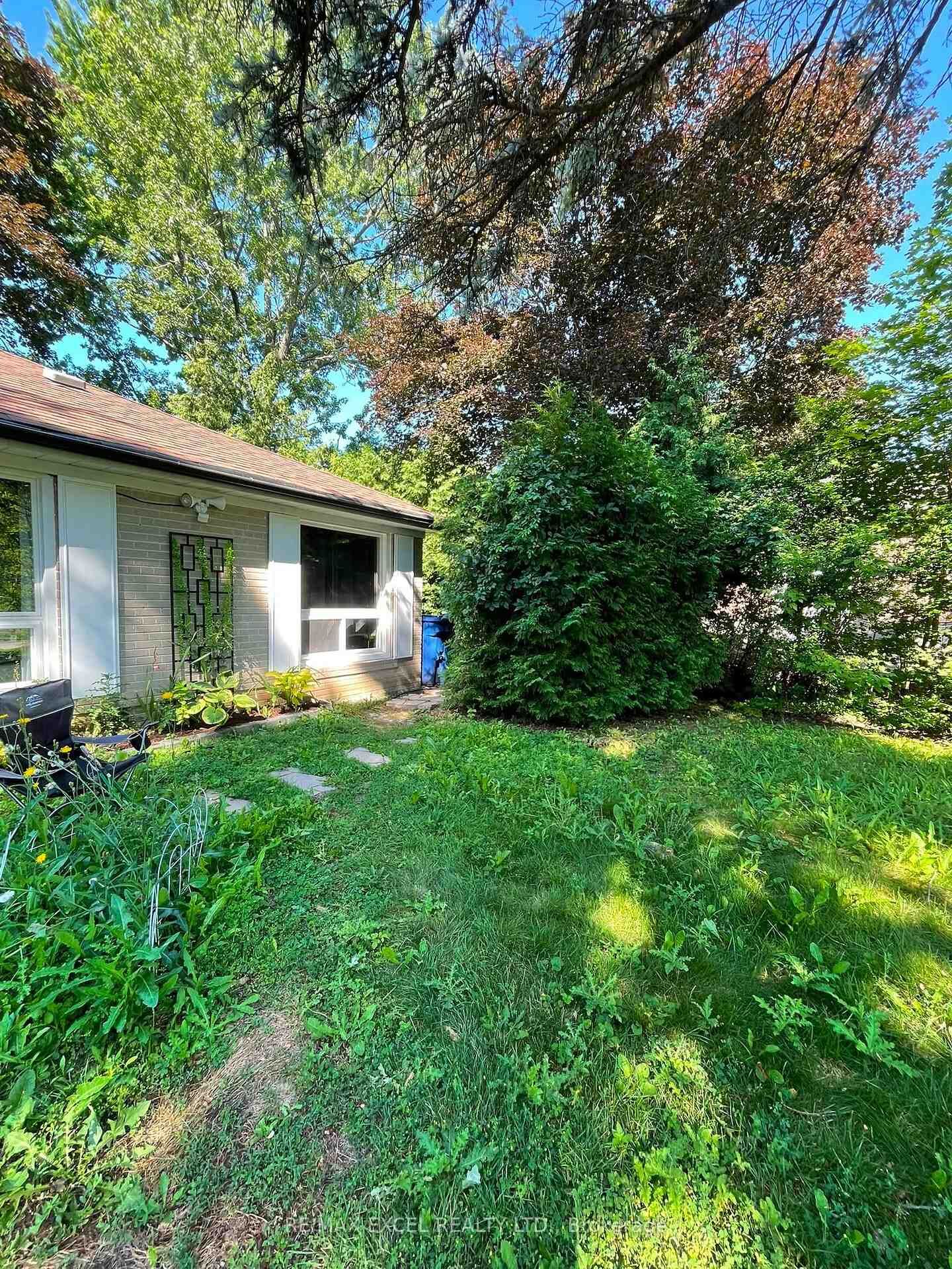 Property Photo:  23 Algonquin Crescent Basement  ON L4G 3E6 