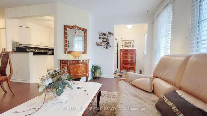 Property Photo: 151 Townsgate Drive 8 ON L4J 8J7