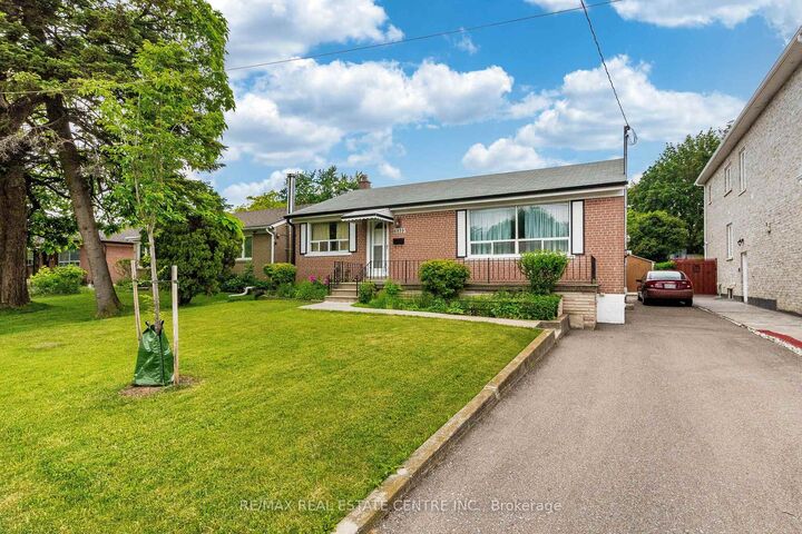 Property Photo:  6939 Justine Drive  ON L4T 1M4 