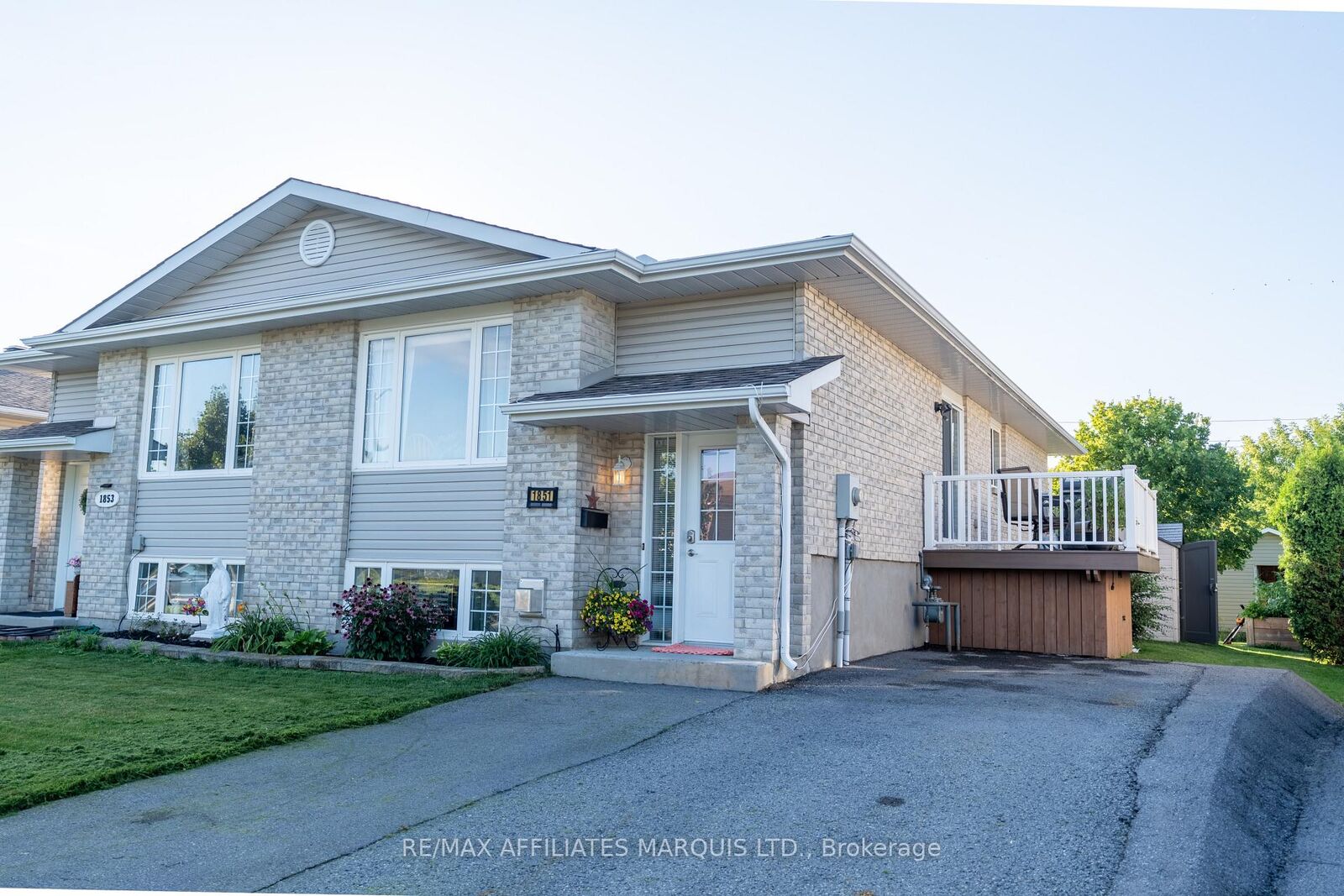 Property Photo:  1851 Cumberland Street  ON K6J 0A1 