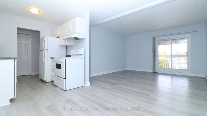 Property Photo:  190 Elgin Street W 302  ON K7S 1P1 