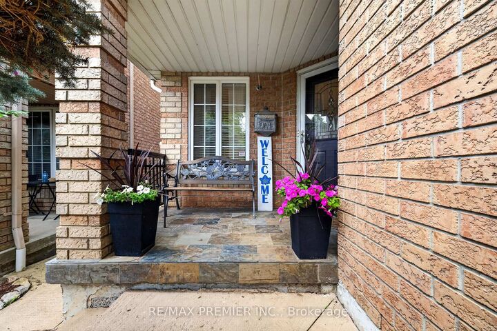 Property Photo: 83 Royal Ridge Crescent ON L6A 2T1