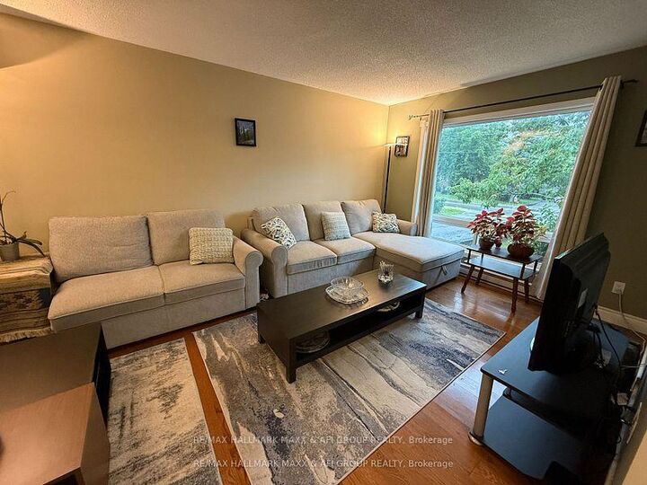 Property Photo:  47 Metro Road S  ON L4P 3J5 