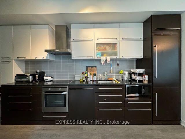 Property Photo:  770 Bay Street 912 Br 2  ON M5G 0A6 