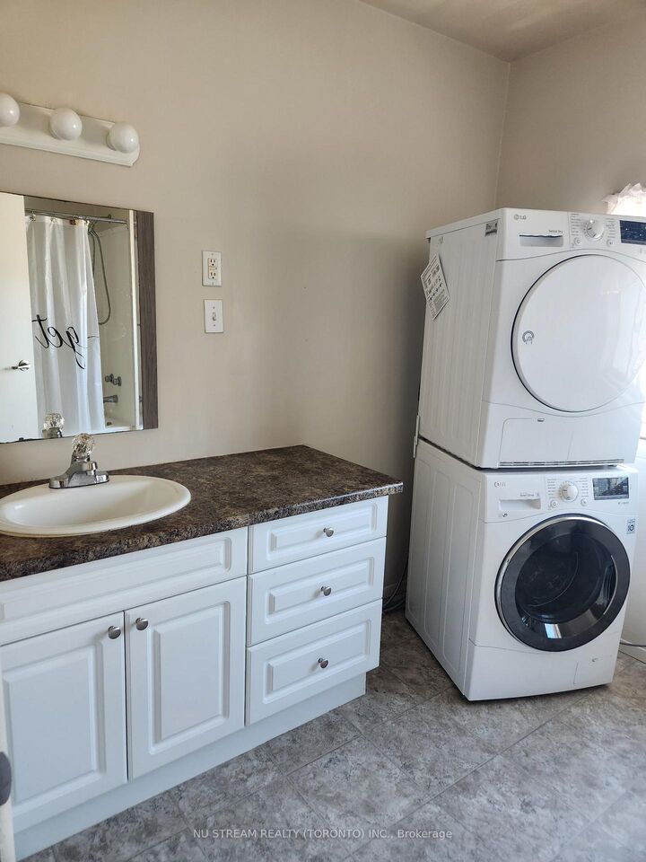 Property Photo:  5696 Buchanan Avenue Upper  ON L2G 3V1 