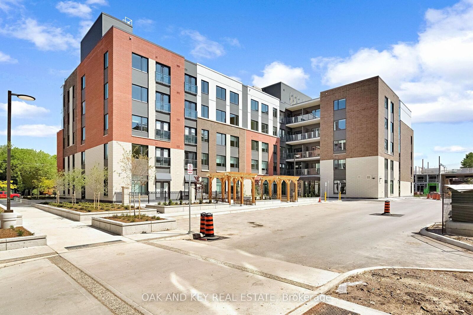 Property Photo:  385 Hill Street 210  ON N6B 1E4 