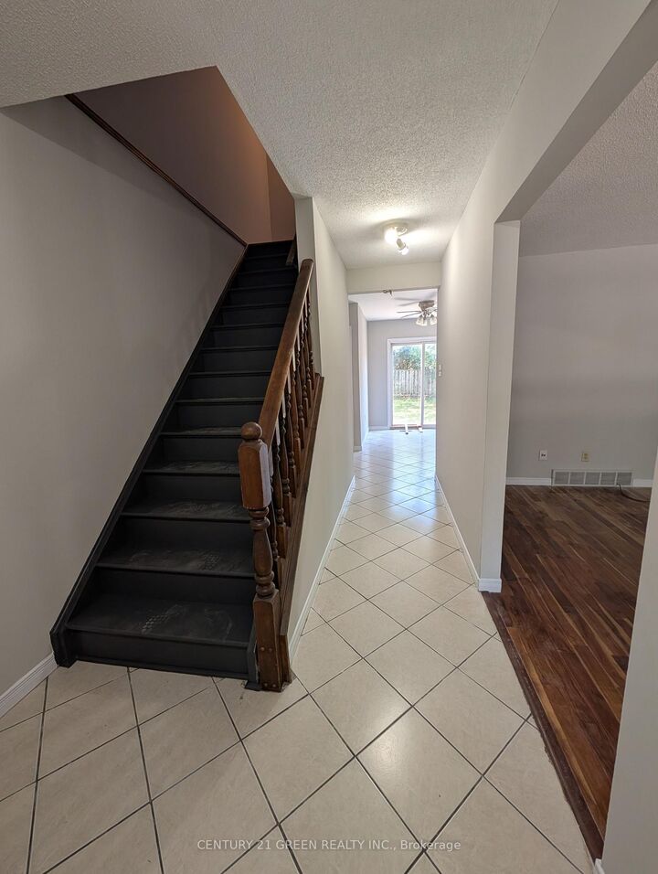 Property Photo:  61 Ashley Crescent  ON N6E 3P8 