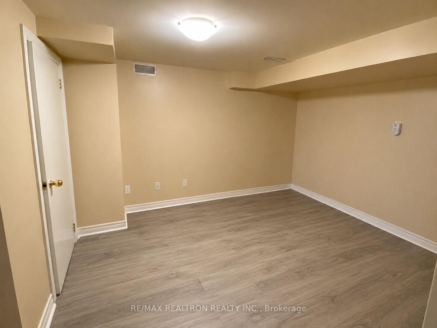 Property Photo:  260 Axminster Drive Bsmt  ON L4C 2W1 