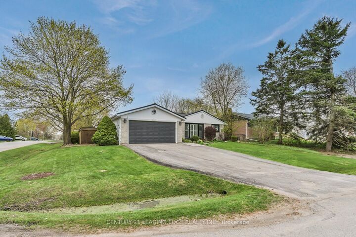 Property Photo: 207 Yeates Avenue ON L4N 4C5