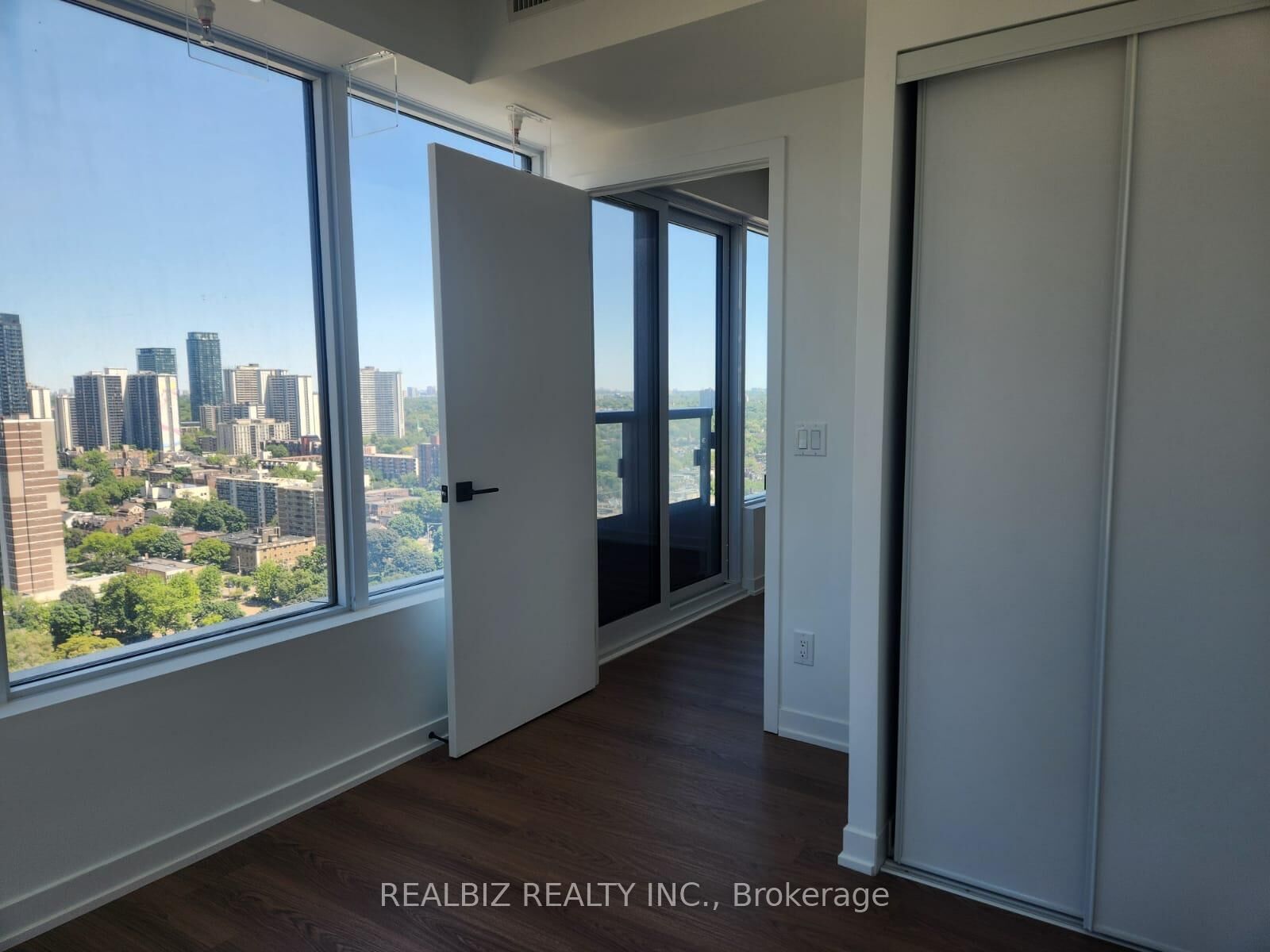 Property Photo: 319 Jarvis Street 2906 ON M5B 0C8