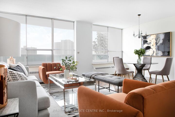 Property Photo:  150 Graydon Hall Drive 703  ON M3A 3B3 
