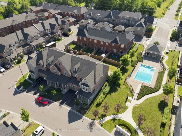 Photo de la propriété:  42 Workmens Circle  ON L1T 0N7 