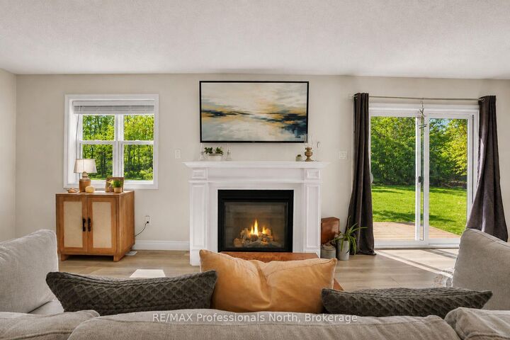 33 Whitehorn Park Road W — photo 1