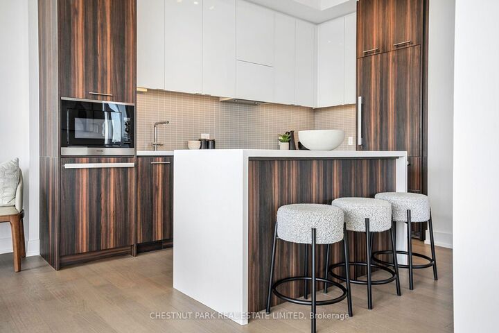 Property Photo: 11 Lillian Street 1802 ON M4S 2H7