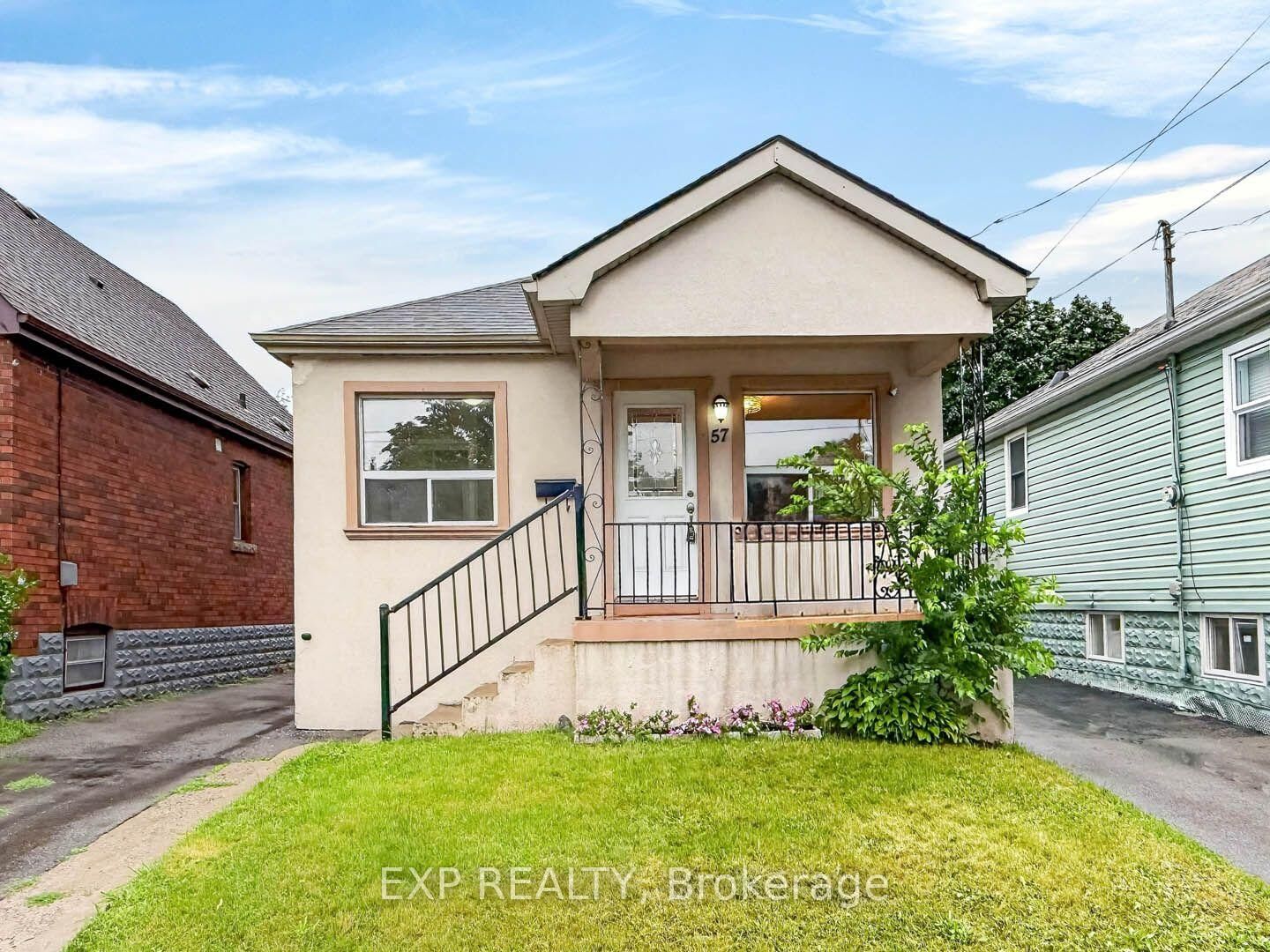 Property Photo:  57 Weir Street S  ON L8K 3A3 
