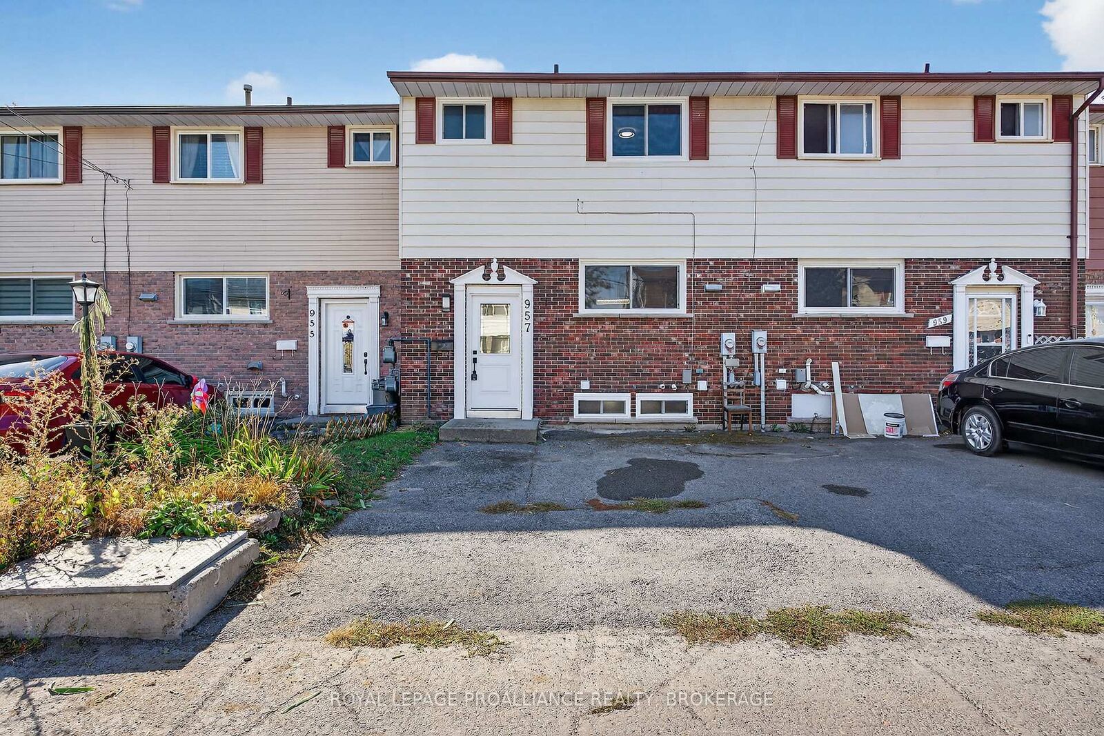 Property Photo:  957 Oakview Avenue  ON K7M 6W9 