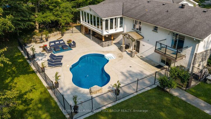 Property Photo:  1814 Quantz Crescent  ON L9S 1X2 