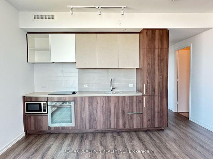 Property Photo: 1000 Portage Parkway 4803 ON L4K 0L1