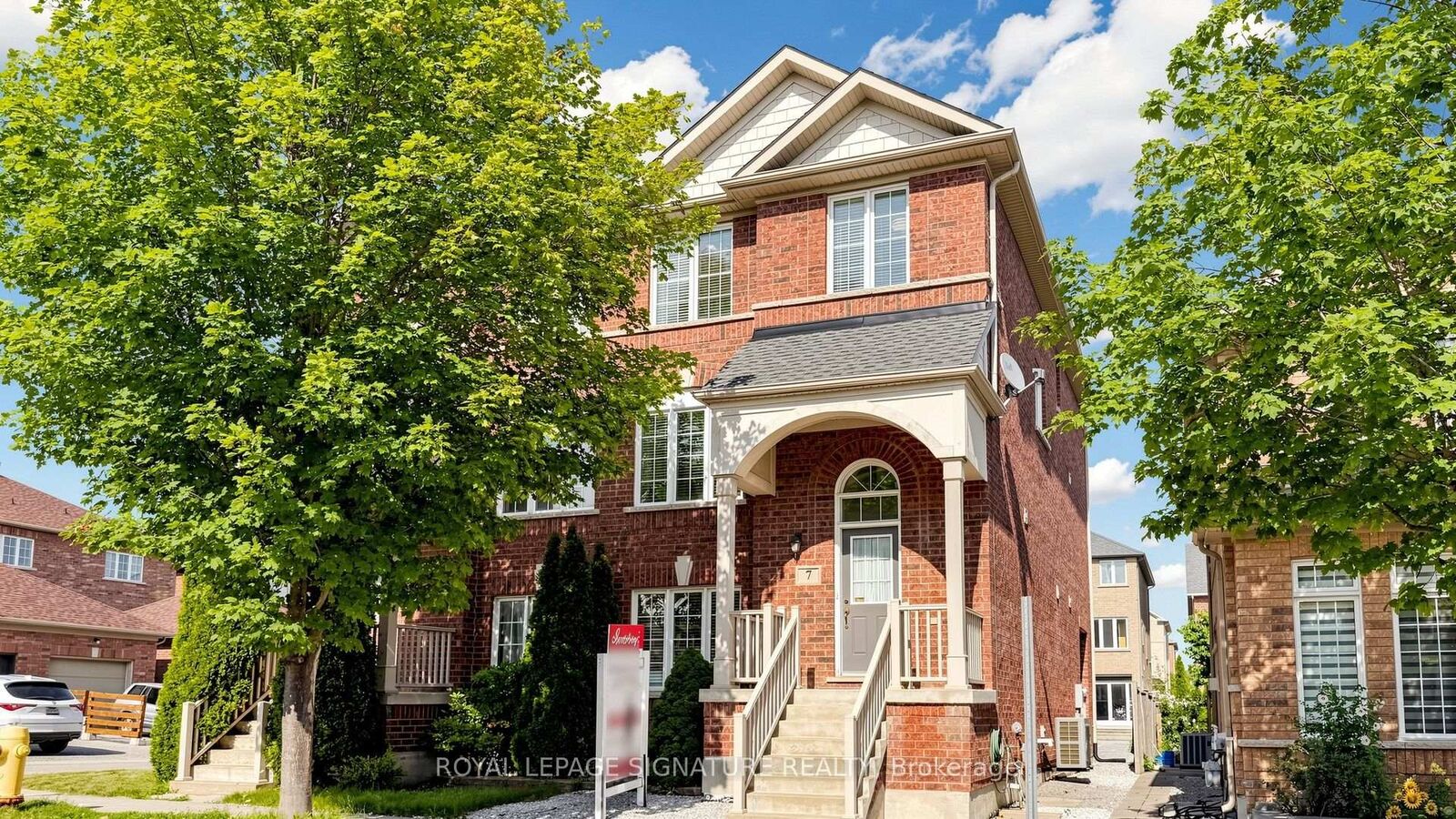 Property Photo: 7 Rock Garden Street ON L6B 0J6
