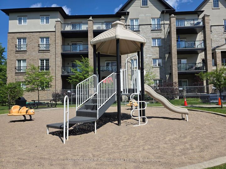 Property Photo:  40 Ferndale Drive 304  ON L4N 2L3 